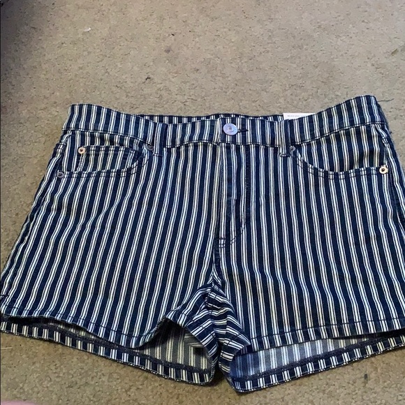 AE Striped Hi-Rise Jean Shorts - Picture 2 of 4